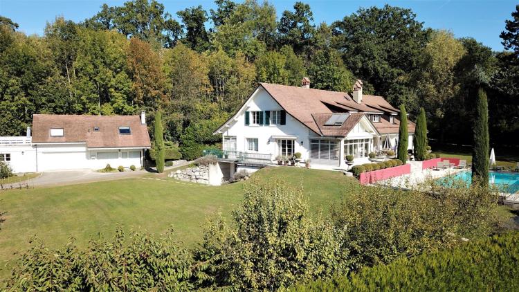 Maison de Maître et dépendance au calme d'un hameau