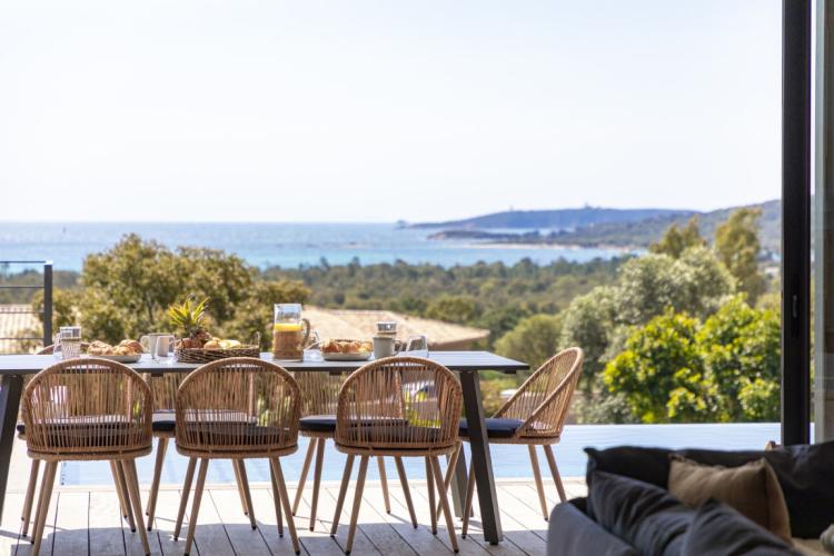 Lecci – Villa avec piscine et vue panoramique