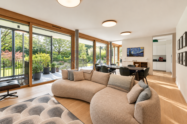 Pregny-Chambésy – Appartement en duplex de 5 pièces avec rez inférieur habitable, grandes terrasses et jardin traversant 