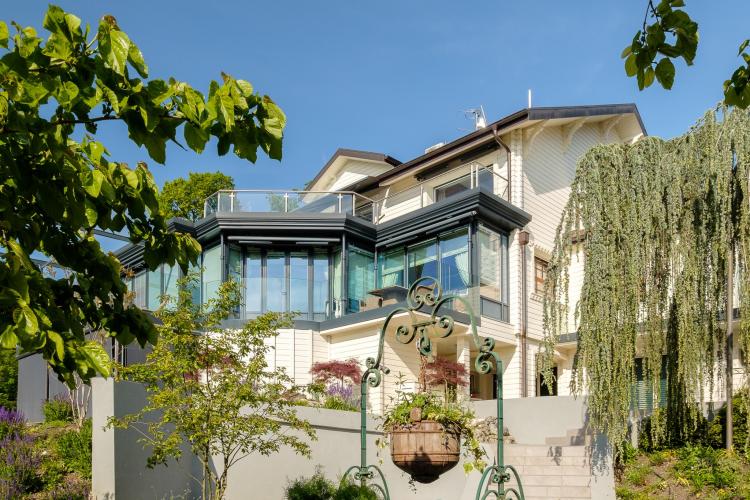 Magnifique propriété de Maître avec dépendances et vue lac