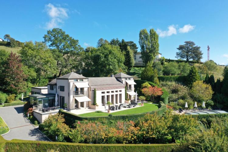 Propriété de Maître avec vue panoramique et piscine