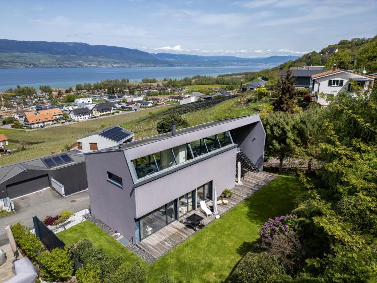 Propriété contemporaine avec vue dominante