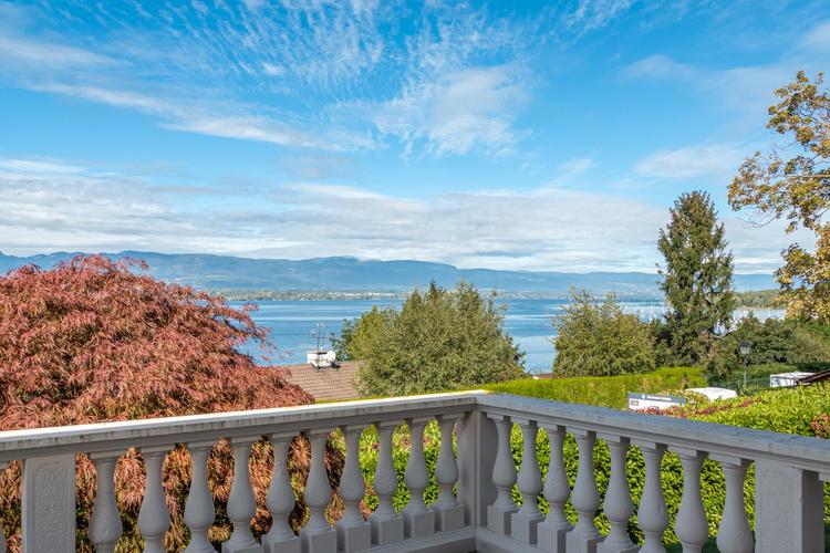 Propriété d'exception à rénover avec vue sur le lac