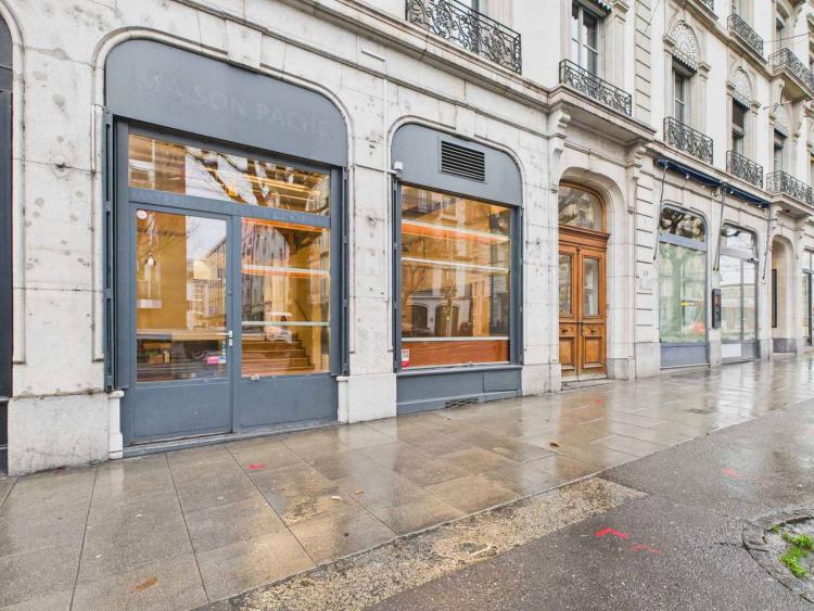 Arcade de 120m2 avec sous-sol - Restauration