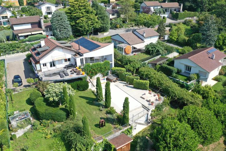 Proche du Bourg de Lutry, spacieuse villa de 7 pièces avec piscine