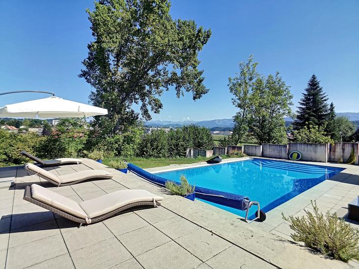 Spacieuse propriété avec piscine