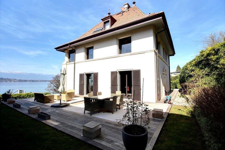Belle maison face au lac avec vue panoramique