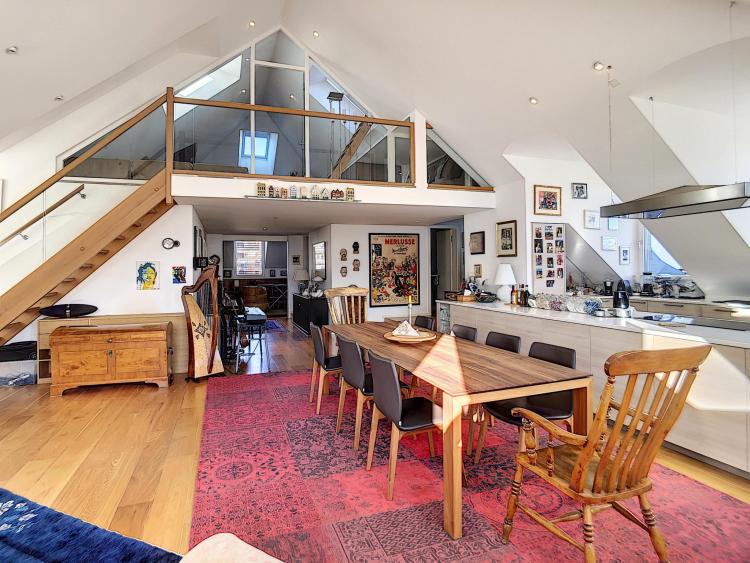 Exclusif ! Splendide attique de 5,5 pièces au coeur de la ville