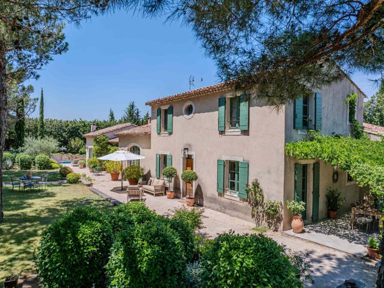EYGALIÈRES - MAISON DE CHARME - PISCINE CHAUFFÉE