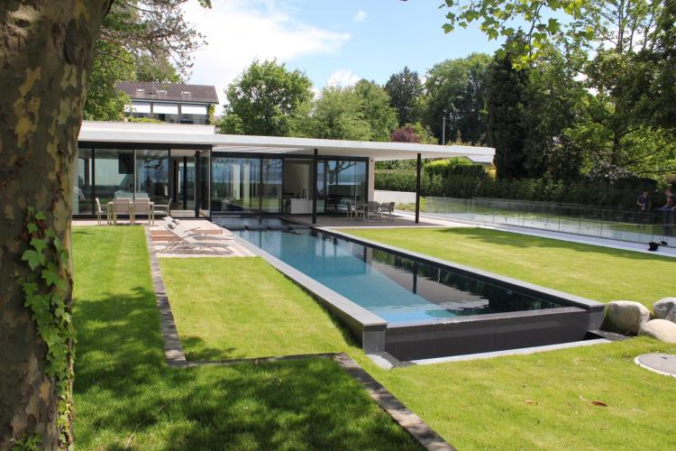 Villa contemporaine pieds dans l'eau