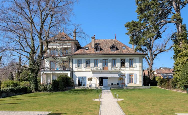 Luxueux Rez-de-jardin au sein d'un Château