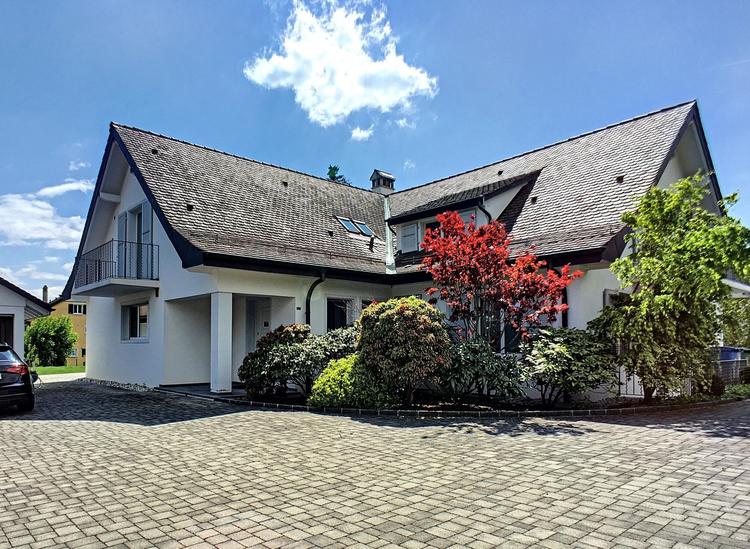 Exclusivité : Vlla individuelle de 2012 à 60 m du lac