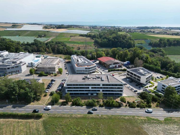 LAKE CENTRE — Un siège à votre image, entre Genève et Lausanne