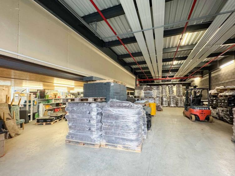 Magnifique surface artisanale de 505m2 de plain-pied