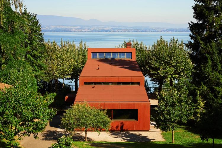 Thonon-les-Bains - Propriété Pieds dans l'eau - Ponton privé - Villa de 255 m² et potentiel de 620 m² habitables au total.