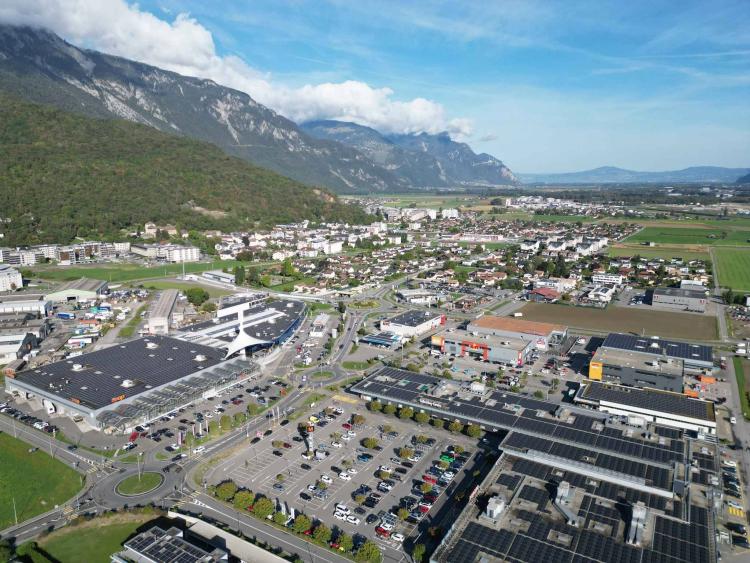 LOCAL COMMERCIAL — 946 M² - EXCELLENTE VISIBILITE