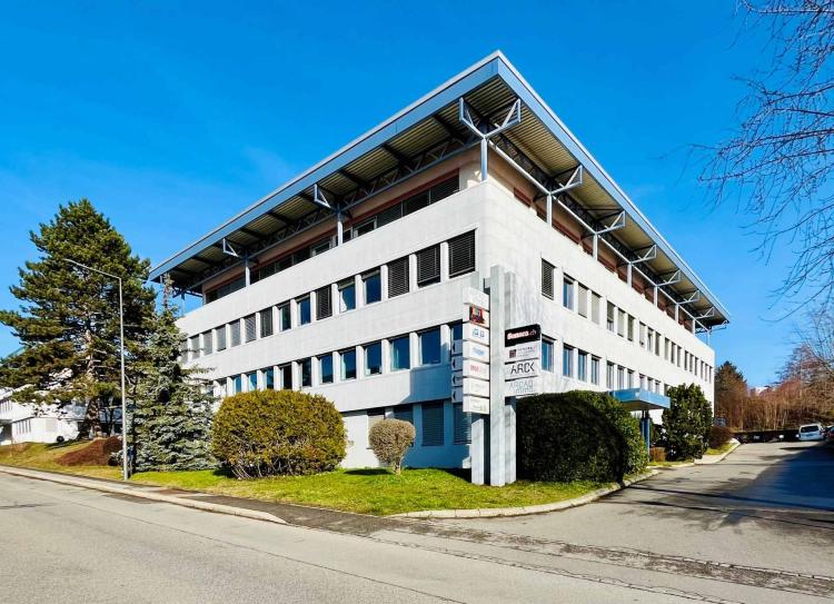 Atelier, bureaux et stockage de 490 m2 - Accessibilité optimale 