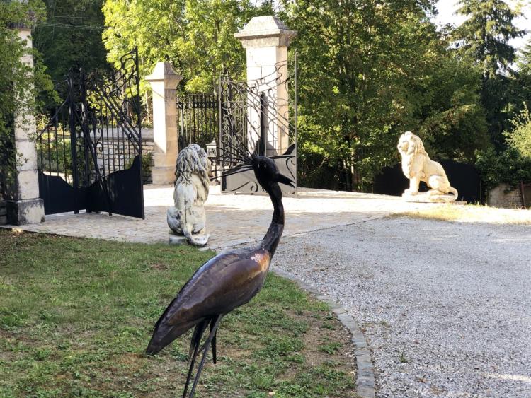 PROCHE ARBOIS - CHATEAU RENOVE DANS LE JURA - 11 PIECES