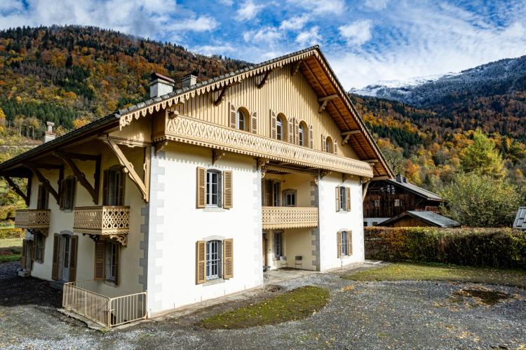 SAMOËNS – EXCLUSIVITE – MAISON DE MAÎTRE RÉNOVÉE – VUE PANORAMIQUE SUR LES MONTAGNES