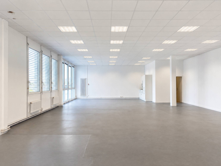 Surface polyvalente de 180 m² – Chemin du Château-Bloch 10