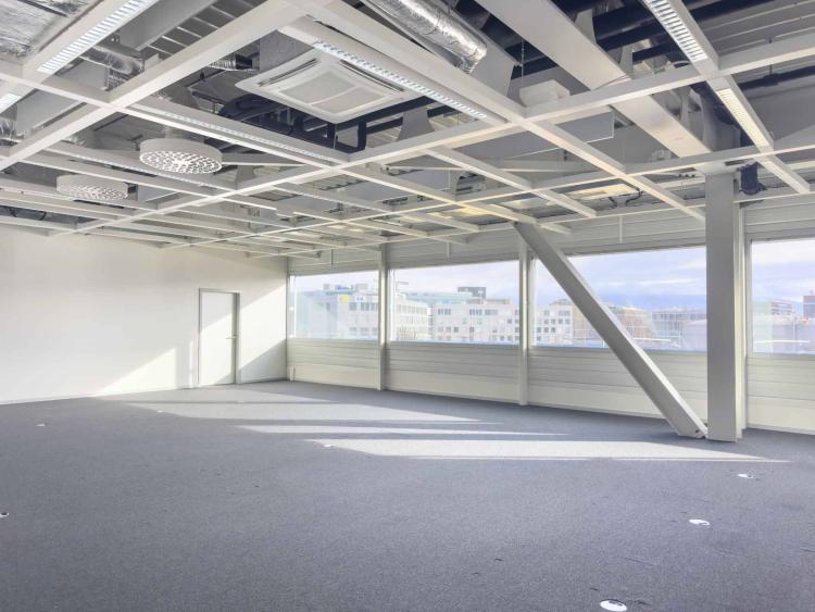 Atelier / Bureau / Laboratoire – 1'295 m² – Dernier étage du bâtiment IKEA