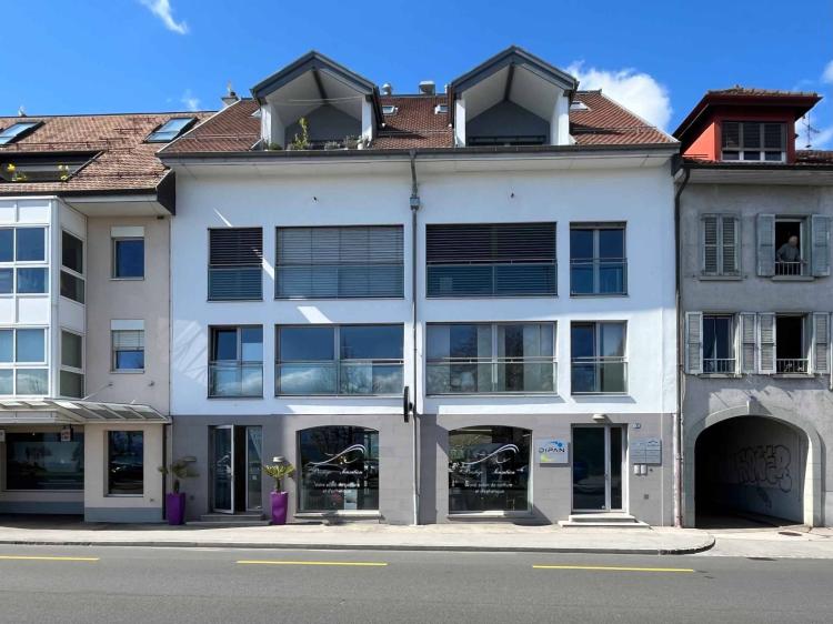 Bureaux traversants de 90 m² avec vue sur le Lac Léman et spacieuse terrasse