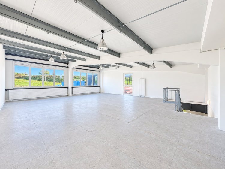 Bureaux, showroom, locaux de 170 m2 à louer à Rossens