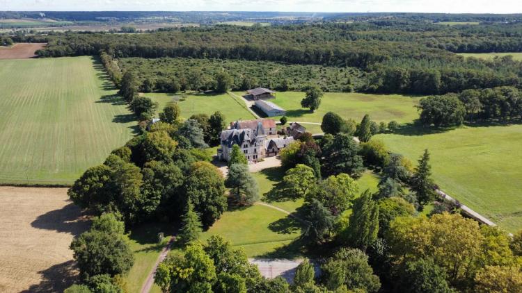 Exclusivité Barnes - Vienne (86) – Manoir XIXe et XXe – Domaine d’environ 150 ha libre